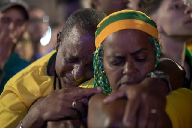 Brazilian fans react as they watch the 2026 FIFA World Cup Round of 16 football match between Brazil and Norway during the Alzirao festival in the Tijuca neighborhood, North Zone of Rio de Janeiro, Brazil, on July 5, 2026. (Photo by TERCIO TEIXEIRA / AFP)