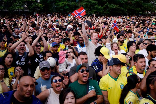 Norway's fans react whle watching the 2026 World Cup round of 16 football match between Brazil and Norway at a watch party in Hudson Yards Backyard in New York City on July 5, 2026. (Photo by Leonardo MUNOZ / AFP)
