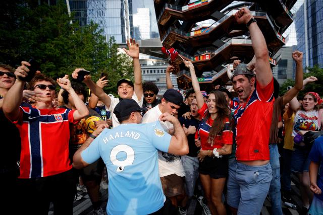 Norway's fans celebrate at the end the 2026 World Cup round of 16 football match between Brazil and Norway during a watch party at Hudson Yards Backyard in New York City on July 5, 2026. (Photo by Leonardo MUNOZ / AFP)