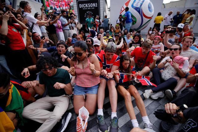 Norway's fans celebrate at the end the 2026 World Cup round of 16 football match between Brazil and Norway during a watch party at Hudson Yards Backyard in New York City on July 5, 2026. (Photo by Leonardo MUNOZ / AFP)