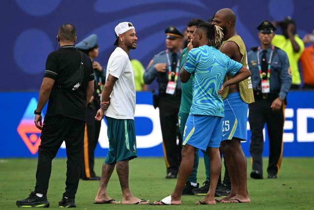 Brazil's forward #10 Neymar, Brazil's midfielder #18 Danilo Santos and Brazil's forward #25 Igor Thiago speak in the pitch after the 2026 World Cup round of 16 football match between Brazil and Norway at the New York/New Jersey Stadium in East Rutherford on July 5, 2026. (Photo by MAURO PIMENTEL / AFP)