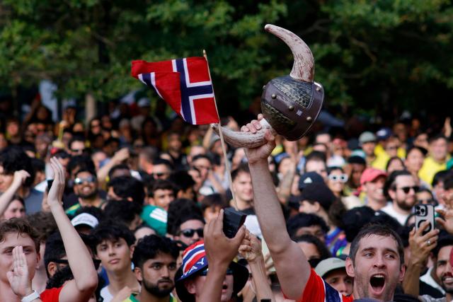 Norway's fans react while watching the 2026 World Cup round of 16 football match between Brazil and Norway at a watch party in Hudson Yards Backyard in New York City on July 5, 2026. (Photo by Leonardo MUNOZ / AFP)