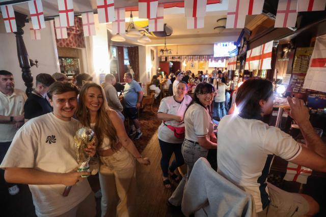 England supporters wait for the start of the 2026 World Cup round of 16 football match between England and Mexico, at The Clock pub in Hebburn, north-east England early on July 6, 2026. (Photo by SCOTT HEPPELL / AFP)