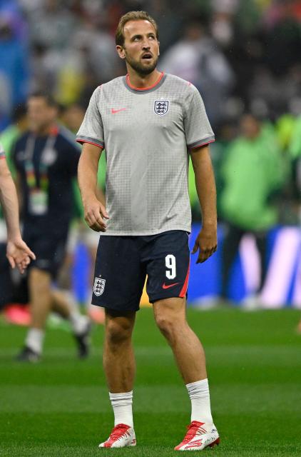 England's forward #09 Harry Kane warms up ahead of the 2026 World Cup round of 16 football match between Mexico and England at the Mexico City Stadium in Mexico City on July 5, 2026.  (Photo by Alfredo ESTRELLA / AFP)