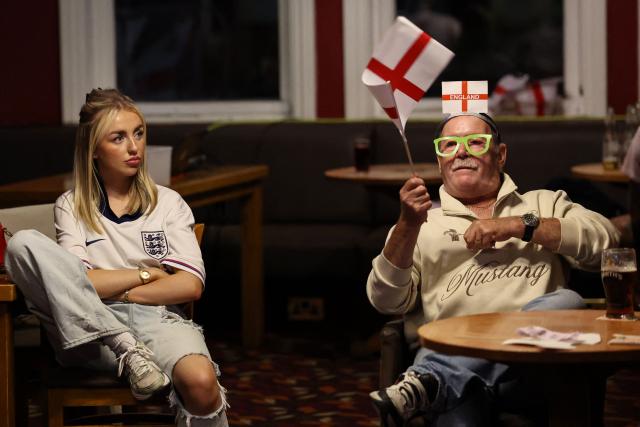 England supporters wait for the start of the 2026 World Cup round of 16 football match between England and Mexico, at The Clock pub in Hebburn, north-east England early on July 6, 2026. (Photo by SCOTT HEPPELL / AFP)