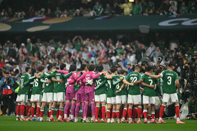 Mexico's players pose for a team photo ahead of the 2026 World Cup round of 16 football match between Mexico and England at the Mexico City Stadium in Mexico City on July 5, 2026.  (Photo by Yuri CORTEZ / AFP)