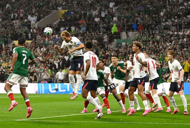 England's forward #09 Harry Kane heads the ball during the 2026 World Cup round of 16 football match between Mexico and England at the Mexico City Stadium in Mexico City on July 5, 2026.  (Photo by Alfredo ESTRELLA / AFP)
