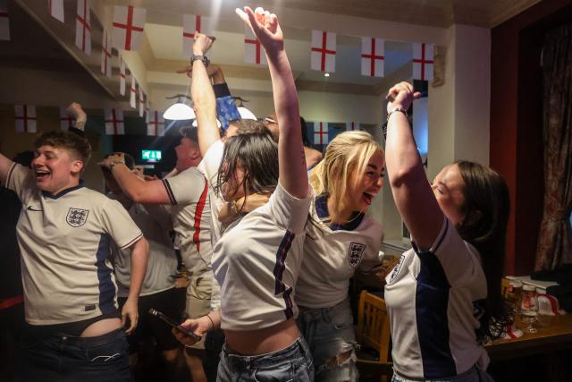 England's supporters celebrate a goal during the 2026 World Cup round of 16 football match between England and Mexico, at The Clock pub in Hebburn, north-east England early on July 6, 2026. (Photo by SCOTT HEPPELL / AFP)
