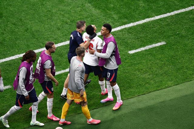 England's defender #26 Jarell Quansah leaves the pitch after being shown a red card during the 2026 World Cup round of 16 football match between Mexico and England at the Mexico City Stadium in Mexico City on July 5, 2026.  (Photo by Ulises RUIZ / AFP)