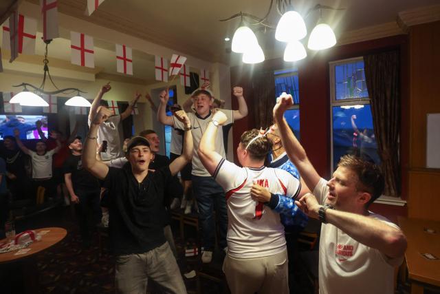 England's supporters celebrate their victory as they watch the 2026 World Cup round of 16 football match between England and Mexico, at The Clock pub in Hebburn, north-east England early on July 6, 2026. (Photo by SCOTT HEPPELL / AFP)