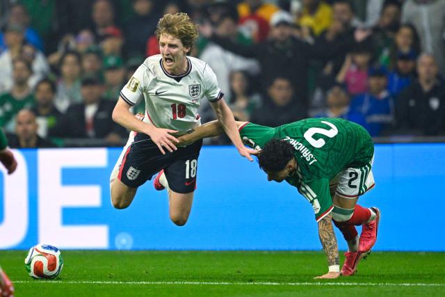 England's forward #18 Anthony Gordon falls past Mexico's defender #02 Jorge Sanchez during the 2026 World Cup round of 16 football match between Mexico and England at the Mexico City Stadium in Mexico City on July 5, 2026.  (Photo by Alfredo ESTRELLA / AFP)