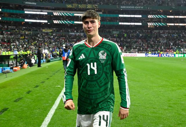 Mexico's forward #14 Armando Gonzalez reacts after losing the 2026 World Cup round of 16 football match between Mexico and England at the Mexico City Stadium in Mexico City on July 5, 2026.  (Photo by Alfredo ESTRELLA / AFP)