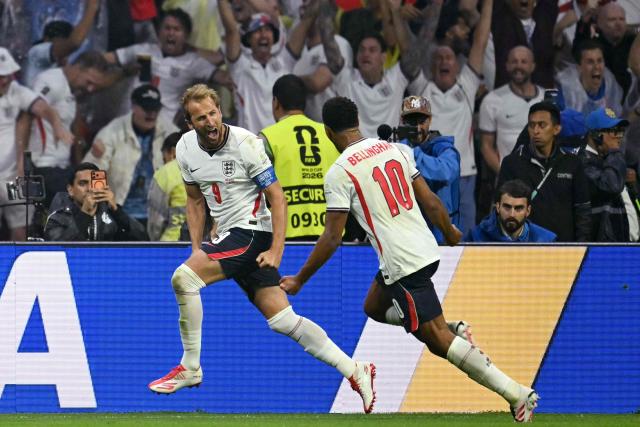 England's forward #09 Harry Kane celebrates scoring his team's third goal with teammate midfielder #10 Jude Bellingham during the 2026 World Cup round of 16 football match between Mexico and England at the Mexico City Stadium in Mexico City on July 5, 2026.  (Photo by Yuri CORTEZ / AFP)
