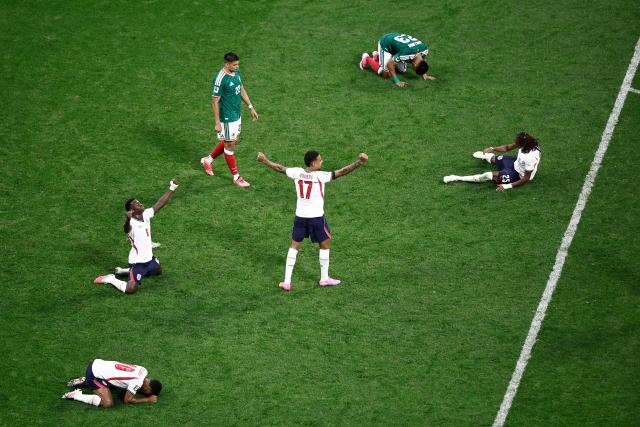 Mexico and England react after the 2026 World Cup round of 16 football match between Mexico and England at the Mexico City Stadium in Mexico City on July 5, 2026.  (Photo by Ulises RUIZ / AFP)