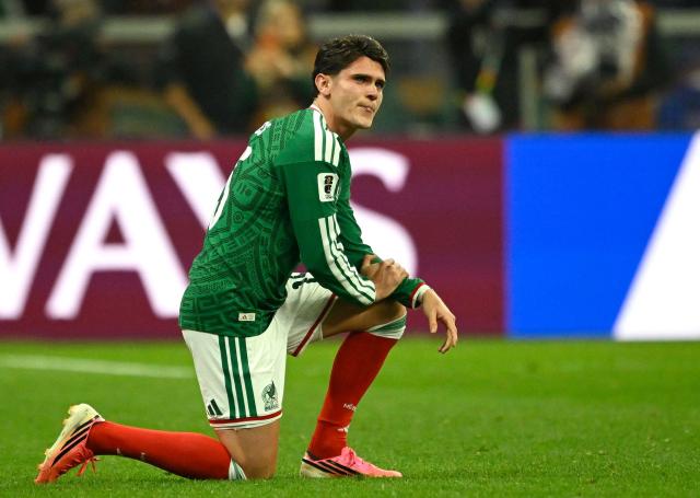 Mexico's defender #15 Israel Reyes reacts after losing the 2026 World Cup round of 16 football match between Mexico and England at the Mexico City Stadium in Mexico City on July 5, 2026.  (Photo by Alfredo ESTRELLA / AFP)