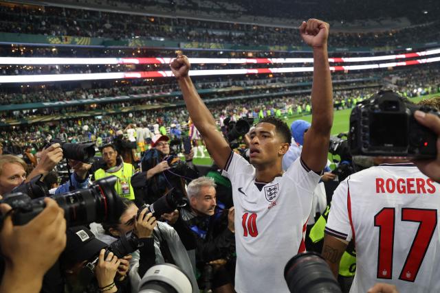 England's midfielder #10 Jude Bellingham celebrates with fans after winning the 2026 World Cup round of 16 football match between Mexico and England at the Mexico City Stadium in Mexico City on July 5, 2026.  (Photo by Yuri CORTEZ / AFP)