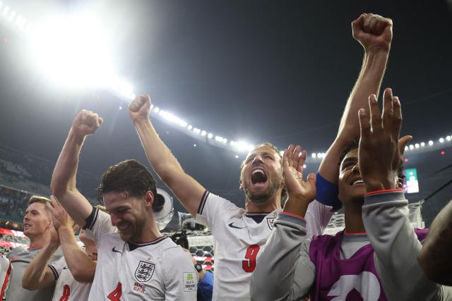 England's players celebrate after winning the 2026 World Cup round of 16 football match between Mexico and England at the Mexico City Stadium in Mexico City on July 5, 2026.  (Photo by Rodrigo OROPEZA / AFP)