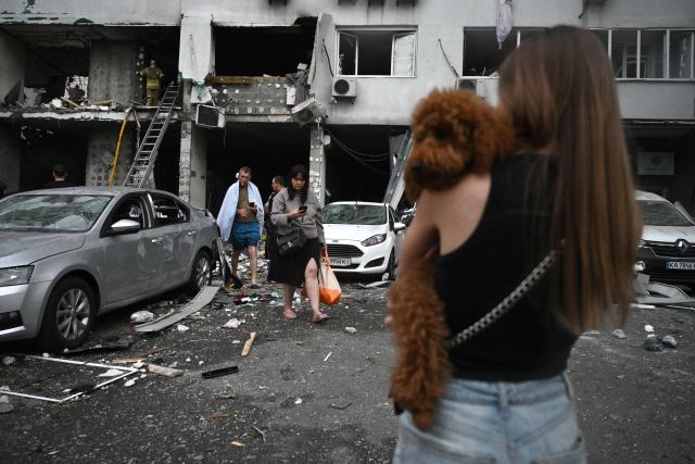 Local residents leave a residential building following a Russian missile strike on the Ukrainian capital of Kyiv on July 6, 2026, amid the Russian invasion in Ukraine. Russia struck Ukraine's Kyiv region with ballistic missiles on July 6, killing at least eight people and wounding dozens, authorities said, on the eve of a NATO summit in Turkey. (Photo by Genya Savilov / AFP)
