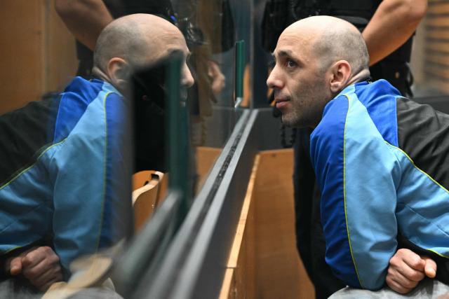 (FILES) Cedric Jubillar (R), accused of causing the disappearance of his wife Delphine, reacts as he sits in the dock in the courtroom of the Tarn Assize Courthouse in Albi, southwestern France, on September 22, 2025, on the opening day of his trial. Cedric Jubillar admitted to having killed his wife Delphine, who had been missing in the Tarn since late 2020, in a letter sent to his lawyer. (Photo by Lionel BONAVENTURE / AFP)