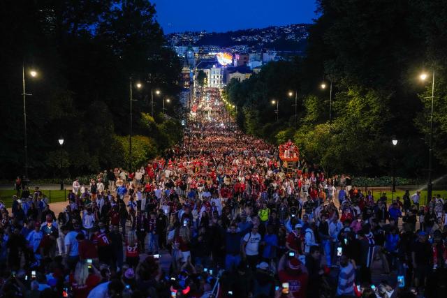 Norwegian supporters celebrate after the victory of their team in the 2026 World Cup round of 16 football match between Brazil and Norway, at Slottsplånse and Karl Johans gate in Oslo on July 5, 2026. (Photo by Javad Parsa / NTB / AFP) / Norway OUT