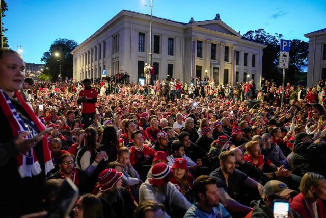 Norwegian supporters celebrate after the victory of their team in the 2026 World Cup round of 16 football match between Brazil and Norway, at Karl Johans gate in Oslo on July 5, 2026. (Photo by Terje Bendiksby / NTB / AFP) / Norway OUT