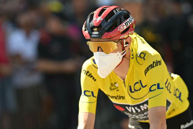 Team Visma | Lease a Bike's Danish rider Jonas Vingegaard wearing the overall leader's yellow jersey and a protective face mask awaits the start of the 3rd stage of the 113th edition of the Tour de France cycling race, 196 km between Granollers and Les Angles in southern France, on July 6, 2026. (Photo by Loic VENANCE / AFP)