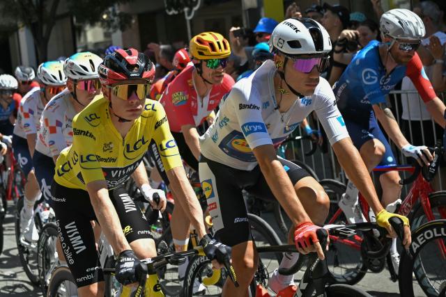 Team Visma | Lease a Bike's Danish rider Jonas Vingegaard wearing the overall leader's yellow jersey (L) and Lidl - Trek team's Spanish rider Juan Ayuso wearing the best young rider's white jersey cycle at the start of the 3rd stage of the 113th edition of the Tour de France cycling race, 196 km between Granollers and Les Angles in southern France, on July 6, 2026. (Photo by Loic VENANCE / AFP)
