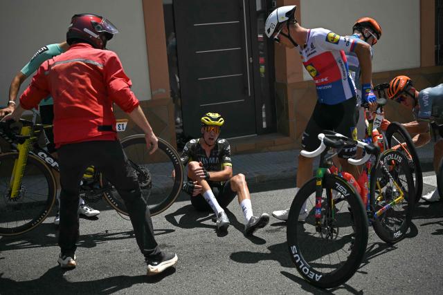 Team Visma | Lease a Bike's French rider Bruno Armirail recovers after a crash during the 3rd stage of the 113th edition of the Tour de France cycling race, 195,9 km between Granollers in Spain and Les Angles in southern France, on July 6, 2026. (Photo by Loic VENANCE / AFP)