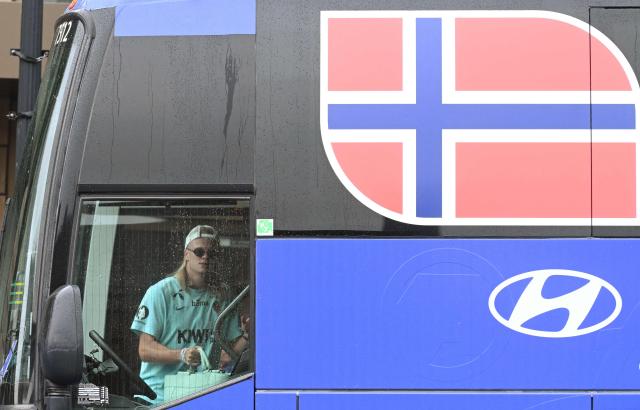 Norway's forward #09 Erling Braut Haaland boards a bus after a press conference in Montclair, New Jersey, on July, 6, 2026 during the 2026 World Cup football torunament. (Photo by MAURO PIMENTEL / AFP)