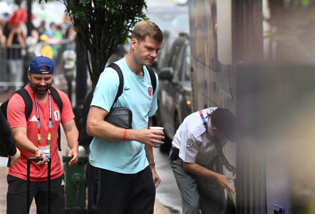 Norway's forward #07 Alexander Sorloth boards a bus after a press conference in Montclair, New Jersey, on July, 6, 2026 during the 2026 World Cup football torunament. (Photo by MAURO PIMENTEL / AFP)