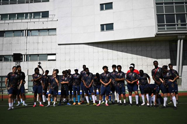 Players from the French women's and men's teams participate in a joint training session before the start of the competition at the Special Olympics Paris 2026 Unified Soccer World Cup, in Paris on July 6, 2026. The third edition of the “Unified” Soccer World Cup is a competition in which some of the participating teams will include players with intellectual disabilities, will be held in France for the first time. (Photo by JULIEN DE ROSA / AFP)