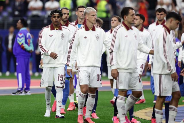 Spain's forward #19 Lamine Yamal enters the field with teammates for the national anthems ahead the 2026 World Cup round of 16 football match between Portugal and Spain at the Dallas Stadium in Arlington on July 6, 2026. (Photo by Aric Becker / AFP)
