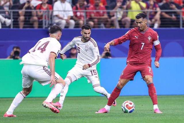 Portugal's forward #07 Cristiano Ronaldo controls the ball past Spain's midfielder #15 Alex Baena during the 2026 World Cup round of 16 football match between Portugal and Spain at the Dallas Stadium in Arlington on July 6, 2026. (Photo by Thomas COEX / AFP)