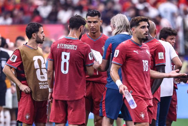 Portugal's forward #07 Cristiano Ronaldo speaks with his teammates midfielder #08 Bruno Fernandes and midfielder #10 Bernardo Silva as they the hydration break during the 2026 World Cup round of 16 football match between Portugal and Spain at the Dallas Stadium in Arlington on July 6, 2026. (Photo by Thomas COEX / AFP)