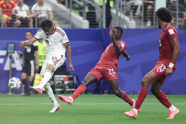 Spain's forward #19 Lamine Yamal kicks the ball past Portugal's defender #25 Nuno Mendes during the 2026 World Cup round of 16 football match between Portugal and Spain at the Dallas Stadium in Arlington on July 6, 2026. (Photo by Aric Becker / AFP)