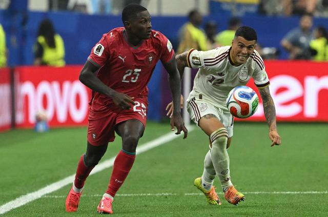 Portugal's defender #25 Nuno Mendes and Spain's defender #12 Pedro Porro fight for the ball during the 2026 World Cup round of 16 football match between Portugal and Spain at the Dallas Stadium in Arlington on July 6, 2026. (Photo by RONALDO SCHEMIDT / AFP)