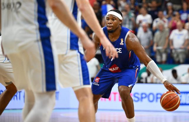 France's forward #07 Guerschon Yabusele (R) dribbles the ball during the qualifier basketball match between France and Finland for the men's 2027 FIBA World Championships at the Palais des Sports in Pau, south-western France on July 6, 2026. (Photo by Gaizka IROZ / AFP)