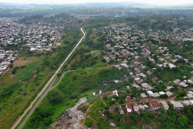 This aerial view shows what is popularly known as the Canal de la Muerte (Death Canal), in northwest Guayaquil, Ecuador, on June 12, 2026. Hundreds of bodies linked to kidnapping victims, criminal acts, and clashes between gangs have been found at he Canal de la Muerte -a section of the Daule–Santa Elena transfer canal. (Photo by MARCOS PIN / AFP)
