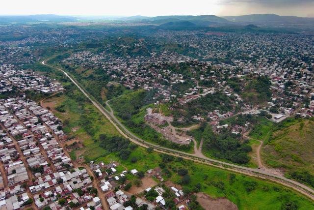 This aerial view shows what is popularly known as the Canal de la Muerte (Death Canal), in northwest Guayaquil, Ecuador, on June 12, 2026. Hundreds of bodies linked to kidnapping victims, criminal acts, and clashes between gangs have been found at he Canal de la Muerte -a section of the Daule–Santa Elena transfer canal. (Photo by MARCOS PIN / AFP)
