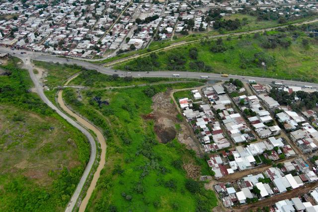 This aerial view shows what is popularly known as the Canal de la Muerte (Death Canal), in northwest Guayaquil, Ecuador, on June 12, 2026. Hundreds of bodies linked to kidnapping victims, criminal acts, and clashes between gangs have been found at he Canal de la Muerte -a section of the Daule–Santa Elena transfer canal. (Photo by MARCOS PIN / AFP)