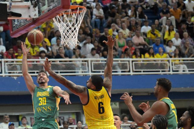 Brazil's Daniel Von Haydin (L) attempts a lay-up next to Colombia's Soren De Luque during the FIBA Basketball World Cup 2027 Americas qualifiers Group C match between Colombia and Brazil, at the Evangelista Mora Colisseum in Cali, Valle del Cauca, Colombia, on July 6, 2026. (Photo by JOAQUIN SARMIENTO / AFP)
