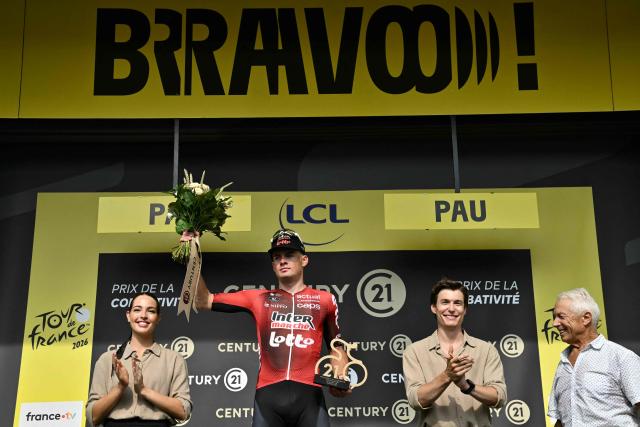 Lotto Intermarché team's French rider Baptiste Veistroffer celebrates on the podium with the most combative rider award after the 5th stage of the 113th edition of the Tour de France cycling race, 158 km between Lannemezan and Pau in southwestern France, on July 8, 2026. (Photo by Jeff PACHOUD / AFP)