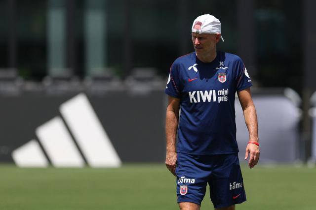 Norway's head coach Staale Solbakken leads a training session at the Inter Miami CF Training Facility in Fort Lauderdale on July 8, 2026 during the 2026 World Cup football torunament. (Photo by PATRICIA DE MELO MOREIRA / AFP)