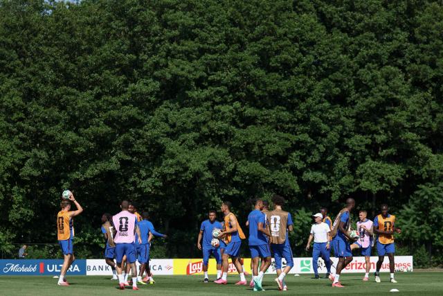 France's players take part in an MD-1 training session at Bentley University in Waltham, near Boston, on July 8, 2026, on the eve of the 2026 World Cup football tournament quarter-final match between France and Morocco. (Photo by FRANCK FIFE / AFP)