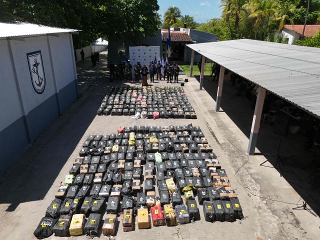 This aerial view shows packages of cocaine seized during what authorities described as the largest drug seizure in El Salvador's history displayed during a press presentation at the Naval Base in San Luis La Herradura, El Salvador, on July 8, 2026. Salvadoran authorities said the 6.68-ton shipment, valued at approximately 167 million US dollars, was intercepted in two operations in international waters of the Pacific Ocean on June 18, leading to the arrest of six suspected drug traffickers of Colombian and Ecuadorian nationalities. (Photo by Marvin RECINOS / AFP)