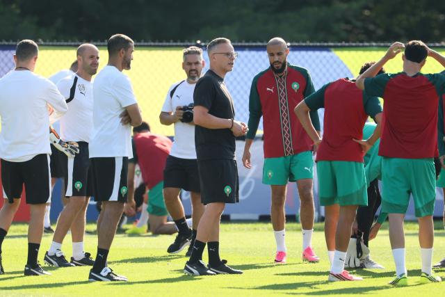 Morocco's head coach Mohamed Ouahbi (C) speaks to his players in an MD-1 training session at New England Revolution Training Centre in Foxborough, near Boston, on July 8, 2026, on the eve of the 2026 World Cup football tournament quarter-final match between France and Morocco. (Photo by Odd ANDERSEN / AFP)