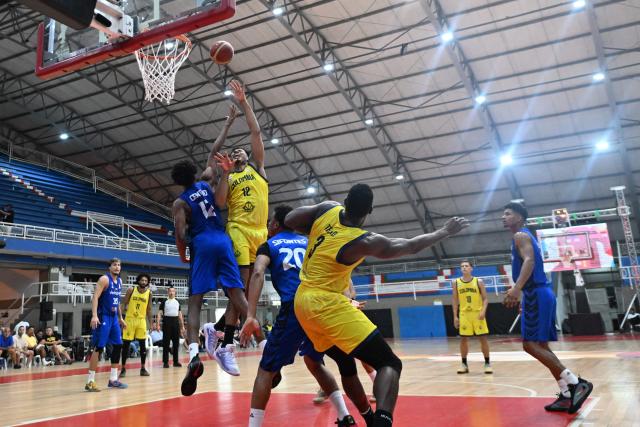 Venezuela's Elian Centeno (L) defends against Colombia's Jaime Echenique during the FIBA Basketball World Cup 2027 Americas qualifiers Group C match between Venezuela and Colombia, at the Evangelista Mora Colisseum in Cali, Valle del Cauca, Colombia, on July 8, 2026. (Photo by Joaquin SARMIENTO / AFP)