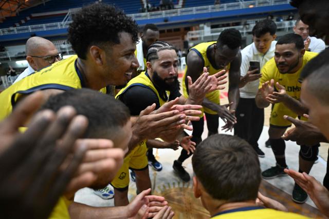 Colombia players celebrate after winning the FIBA Basketball World Cup 2027 Americas qualifiers Group C match between Venezuela and Colombia, at the Evangelista Mora Colisseum in Cali, Valle del Cauca, Colombia, on July 8, 2026. (Photo by Joaquin SARMIENTO / AFP)