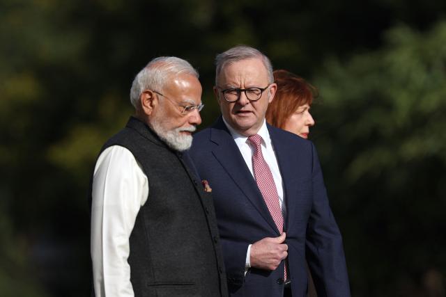 Australia’s Prime Minister Anthony Albanese (C) talks with Indian Prime Minister Narendra Modi (L) next to the Governor of Victoria Margaret Gardner (R) during an official welcoming ceremony at Government House Victoria in Melbourne on July 9, 2026. (Photo by MARTIN KEEP / AFP)
