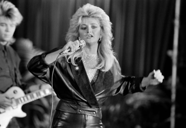 (FILES) British musician Bonnie Tyler sings at the Maison de la Chimie in Paris on December 17, 1984. Welsh singer Bonnie Tyler best known for her powerful, haunting love song "Total Eclipse of the Heart" has died at the age of 75, her family announced on July 9, 2026. (Photo by PHILIPPE WOJAZER / AFP)